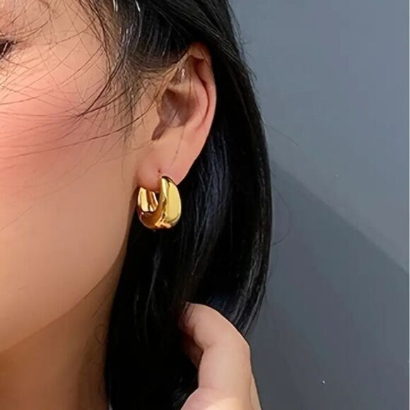 "Norma" 18k Gold Plate Minimalist Versatile Geometric Huggie Hoop Earrings - Picture 3 of 4
